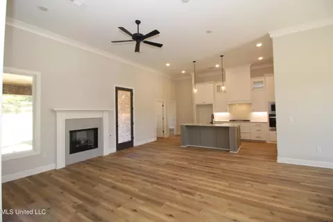 201 Wethersfield Dr, Florence, MS 39073 photo 2