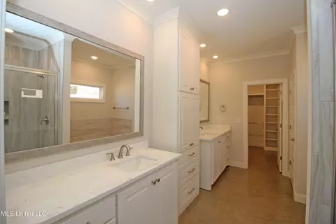 Bath - 204 Wethersfield Dr, Florence, MS 39073 photo 1 of 5