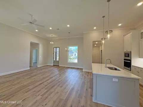 Living - 204 Wethersfield Dr, Florence, MS 39073 photo 2 of 2