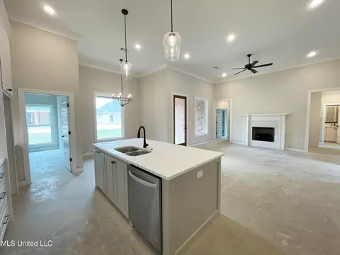 206 Wethersfield Dr, Florence, MS 39073 photo 4