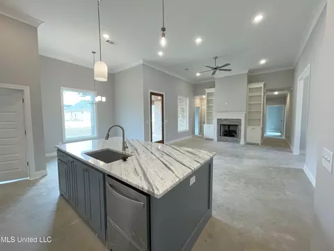 208 Wethersfield Dr, Florence, MS 39073 photo 4