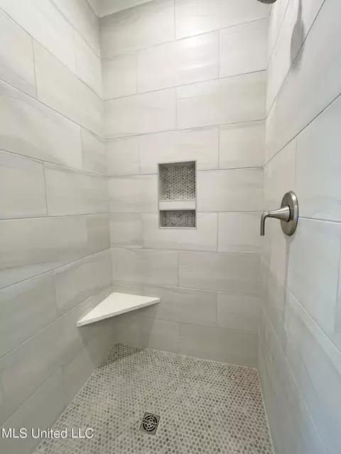 Bath - 203 Wethersfield Dr, Florence, MS 39073 photo 3 of 4