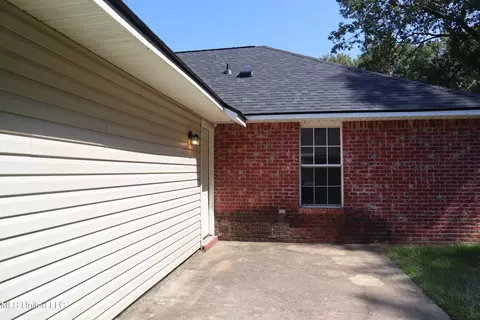 1114 Bullrun Dr, Byram, MS 39272 photo 13