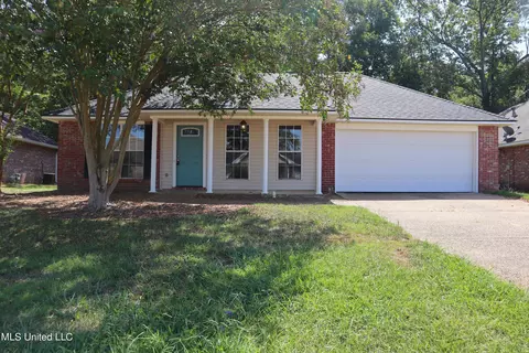 1114 Bullrun Dr, Byram, MS 39272