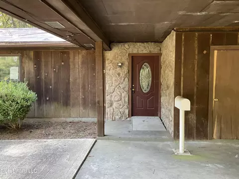 Exterior - 5135 Cabaniss Cir, Jackson, MS 39209 photo 2 of 8