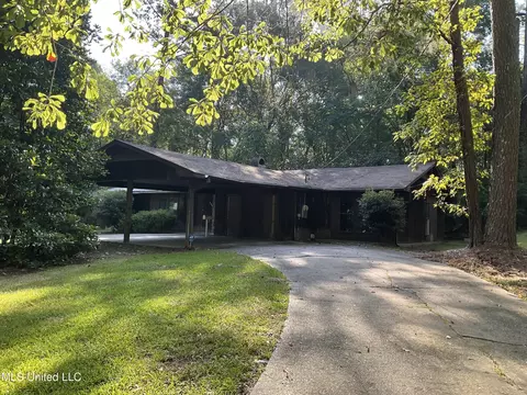 5135 Cabaniss Cir, Jackson, MS 39209
