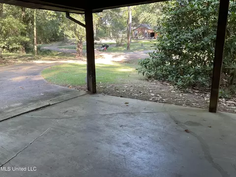 Exterior - 5135 Cabaniss Cir, Jackson, MS 39209 photo 6 of 8