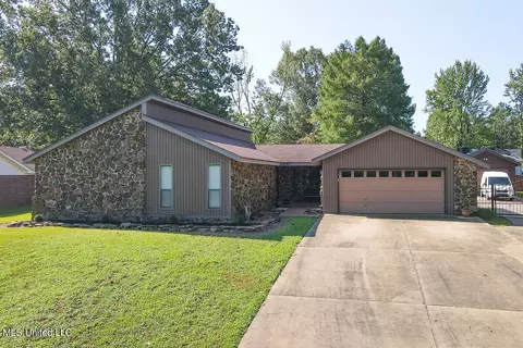 4661 S Big Horn Dr, Nesbit, MS 38651