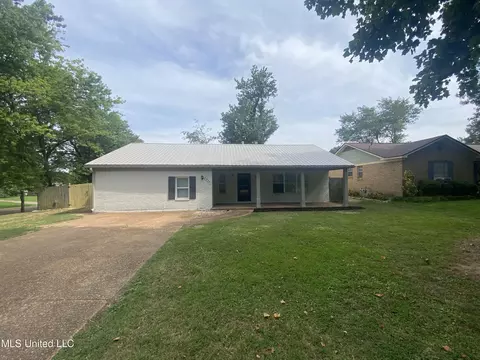 5824 Shannon Dr, Horn Lake, MS 38637