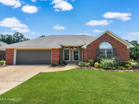 812 Clubhouse Dr, Pearl, MS 39208