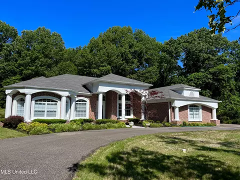 375 Country Club Dr, Hernando, MS 38632