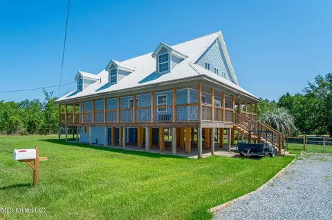 4104 Cardinal St, Bay Saint Louis, MS 39520