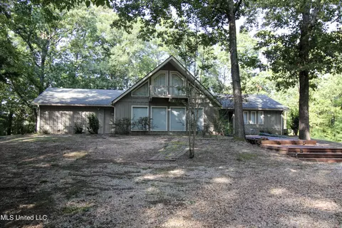 1028 Dora Dr, Grenada, MS 38901 photo 1