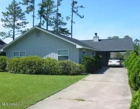1 Woodcock Cir, Diamondhead, MS 39525