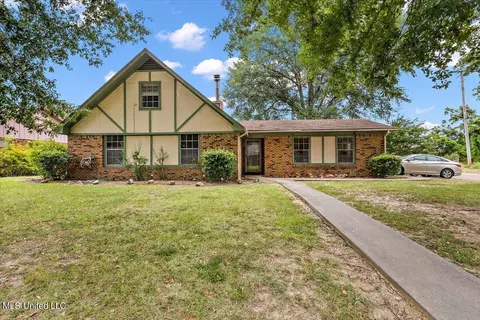 2397 W Clubview Cir, Yazoo City, MS 39194