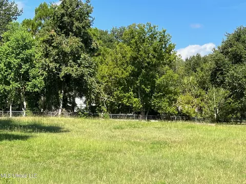 103 Pine Ave, Pass Christian, MS 39571
