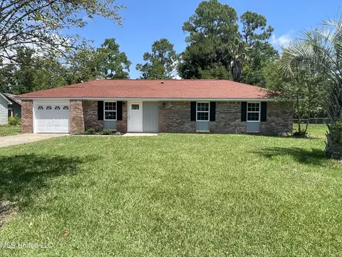 13016 Sweetbriar St, Ocean Springs, MS 39564
