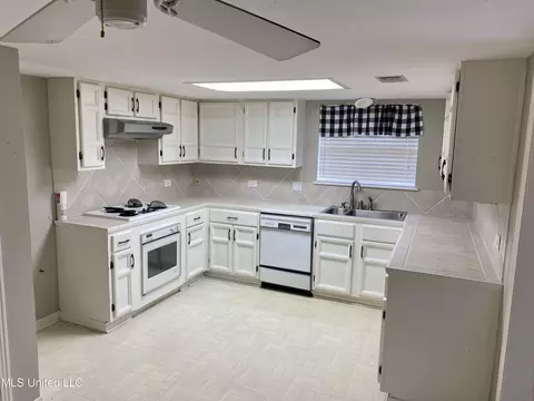220 Old Oak Cir, Brandon, MS 39042 photo 5