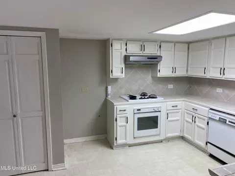 220 Old Oak Cir, Brandon, MS 39042 photo 6