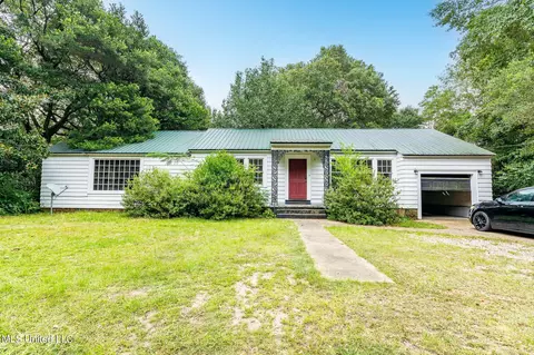 2423 Old Bay Springs Rd, Laurel, MS 39440
