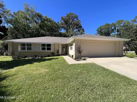 7816 Hilo Ct, Diamondhead, MS 39525