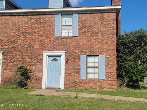 704 Wicklow Pl #B, Ridgeland, MS 39157