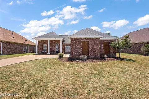 310 E Magnolia Pl, Pearl, MS 39208