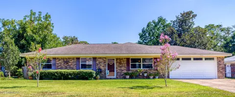 111 Donna St, Gulfport, MS 39503