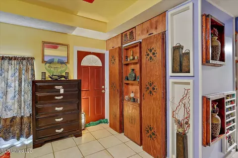 Entry Way - 154 York Dr, Jackson, MS 39209 photo 1 of 1