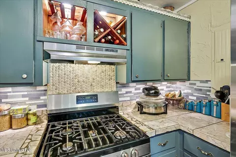 Kitchen - 154 York Dr, Jackson, MS 39209 photo 5 of 6