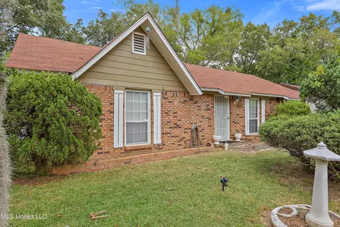 154 York Dr, Jackson, MS 39209