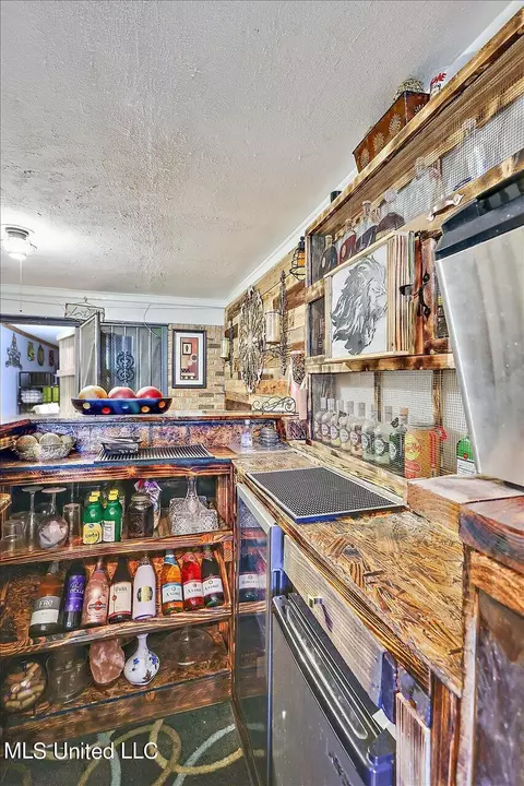 Kitchen - 154 York Dr, Jackson, MS 39209 photo 4 of 6