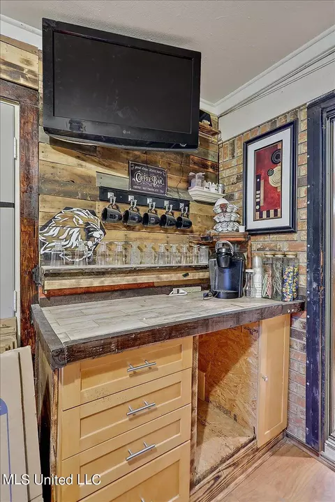 Kitchen - 154 York Dr, Jackson, MS 39209 photo 3 of 6