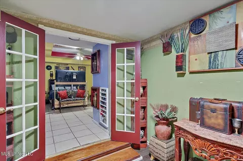 Living - 154 York Dr, Jackson, MS 39209 photo 7 of 7