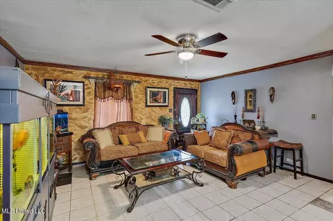 Living - 154 York Dr, Jackson, MS 39209 photo 5 of 7