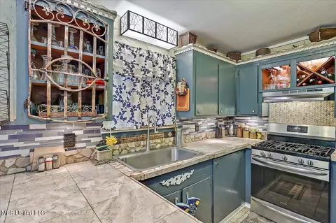 Kitchen - 154 York Dr, Jackson, MS 39209 photo 2 of 6