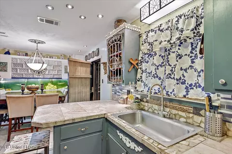 Kitchen - 154 York Dr, Jackson, MS 39209 photo 6 of 6