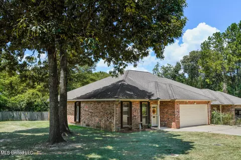 1210 Kapalama Ct, Diamondhead, MS 39525