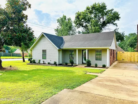 10279 Stephenson Ln, Olive Branch, MS 38654