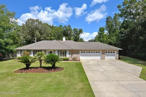 95516 W Diamondhead Dr, Diamondhead, MS 39525