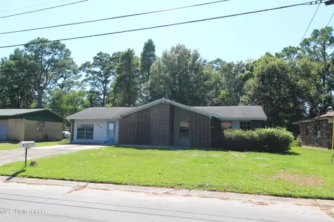 5718 Eastwood Dr, Moss Point, MS 39563