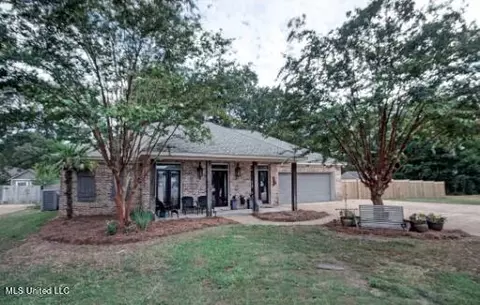 223 Chestnut Dr, Brandon, MS 39047