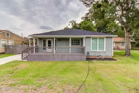 105 Thompson Dr, Long Beach, MS 39560