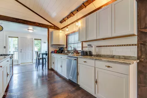 105 Thompson Dr, Long Beach, MS 39560 photo 8