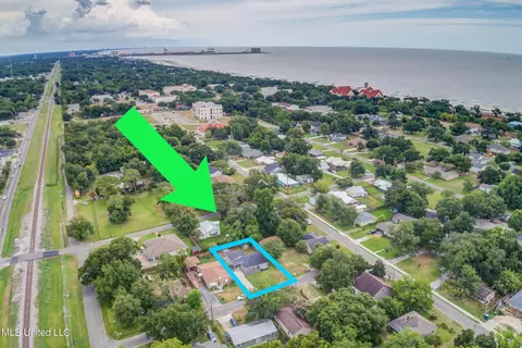 105 Thompson Dr, Long Beach, MS 39560 photo 2