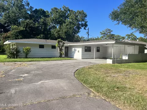2813 Ingalls Ave, Pascagoula, MS 39567