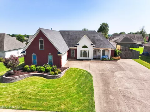 1581 Crossing Dr, Horn Lake, MS 38637