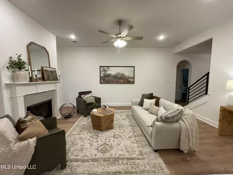 Living - 5290 Douglas Dr, Olive Branch, MS 38654 photo 1 of 2