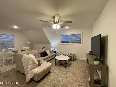 Bedroom - 5290 Douglas Dr, Olive Branch, MS 38654 photo 2 of 6