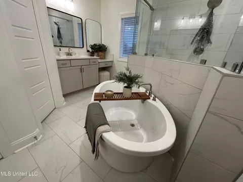 Bath - 5290 Douglas Dr, Olive Branch, MS 38654 photo 1 of 6